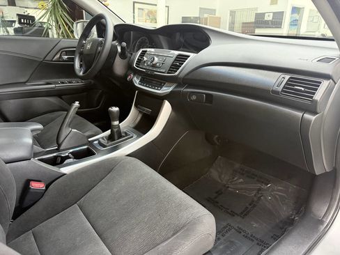 Used 2013 Honda Accord EX image 18