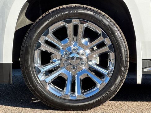 Used 2017 GMC Yukon SLT w/ Premium Edition image 28