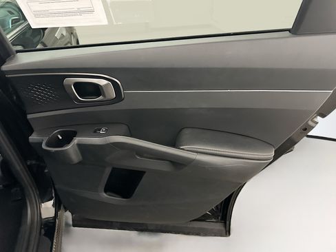Used 2024 Kia Sorento S AWD/4WD image 30