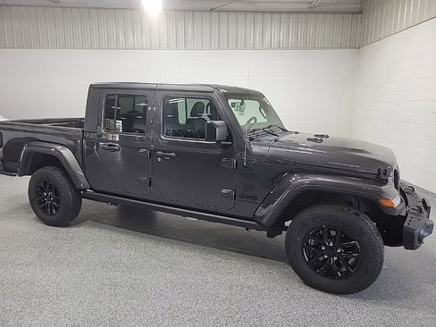 Used 2023 Jeep Gladiator Sport AWD/4WD image 1