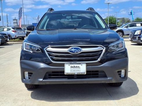 Used 2021 Subaru Outback Premium image 3