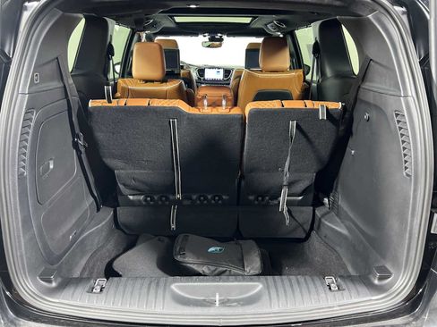 Used 2025 Chrysler Pacifica Pinnacle FWD image 21