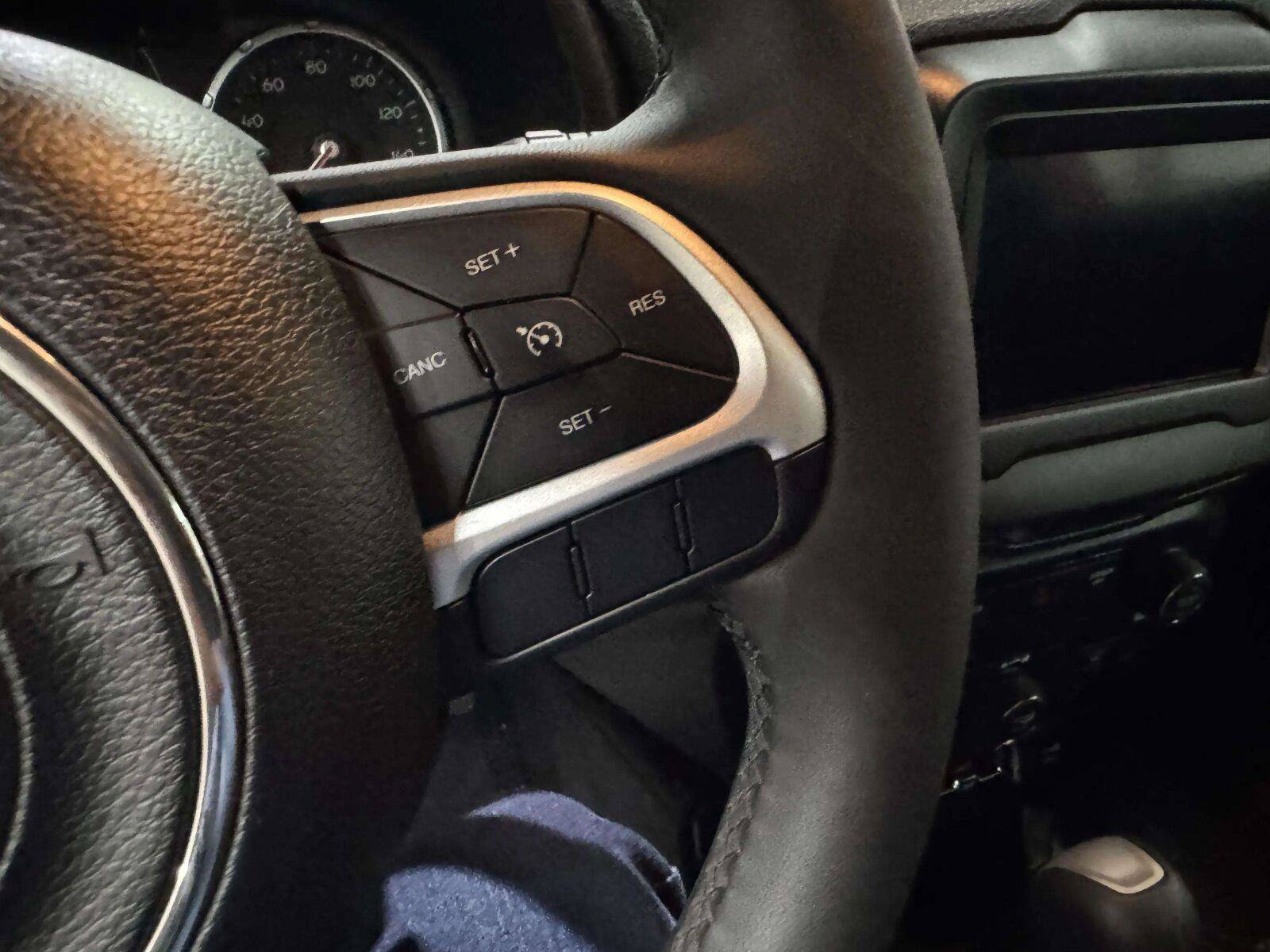 Used 2020 Jeep Renegade Latitude AWD/4WD image 27