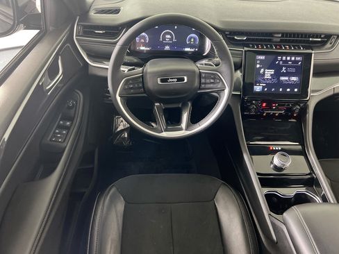 Used 2023 Jeep Grand Cherokee Altitude AWD/4WD image 21