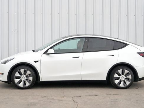 Used 2020 Tesla Model Y Long Range image 49