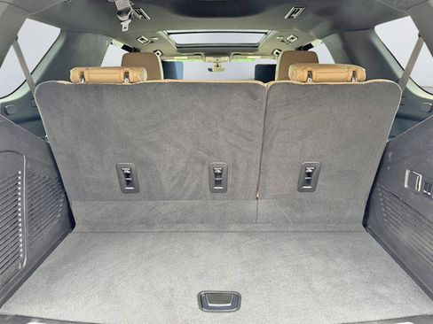 Used 2021 Chevrolet Tahoe Premier w/ Premium Package image 28