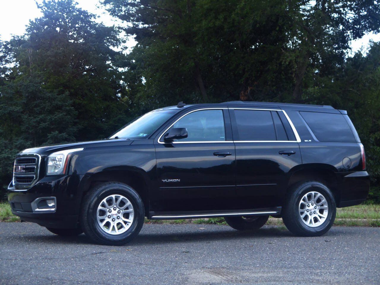 Used 2015 GMC Yukon SLE AWD/4WD image 1