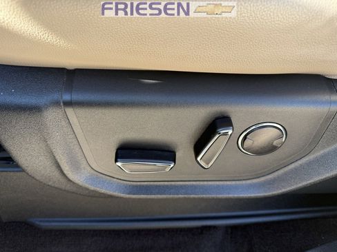 Used 2022 Ford Expedition Max Limited image 11