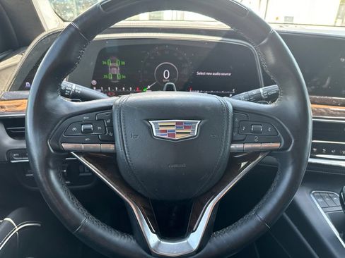 Used 2022 Cadillac Escalade ESV Sport Platinum AWD/4WD image 9