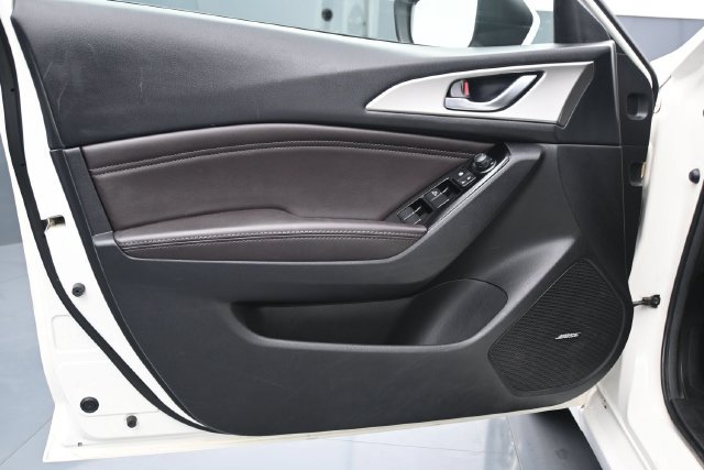 Used 2017 MAZDA MAZDA3 Touring w/ Popular Equipment Package FWD image 16
