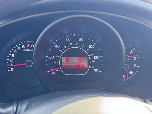 Used 2016 Kia Soul + image 10