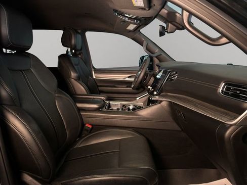 Used 2024 Jeep Wagoneer L Series III w/ Flexible Seating Group image 19