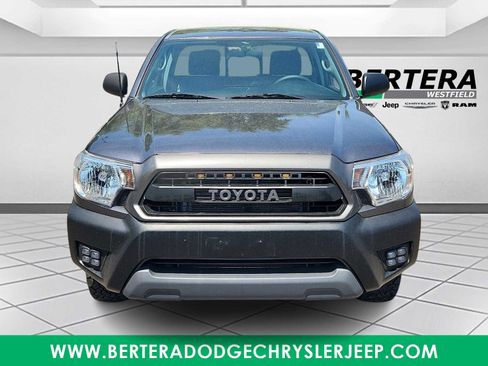 Used 2014 Toyota Tacoma 2WD Regular Cab image 2