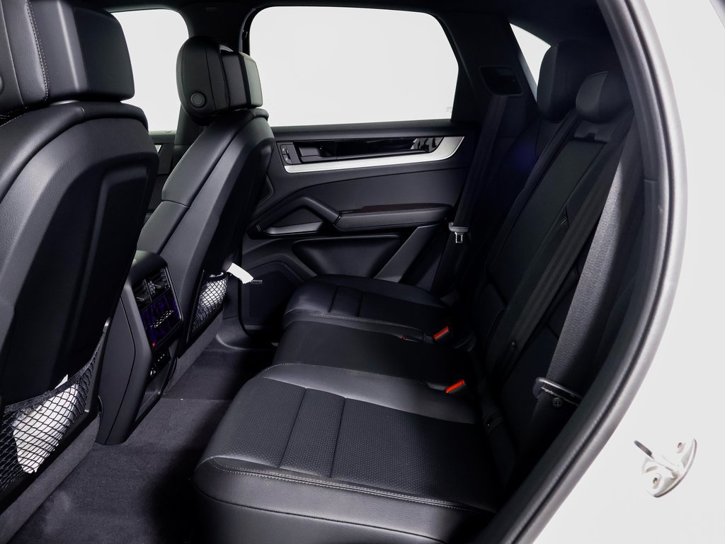 Certified 2025 Porsche Cayenne AWD/4WD image 9