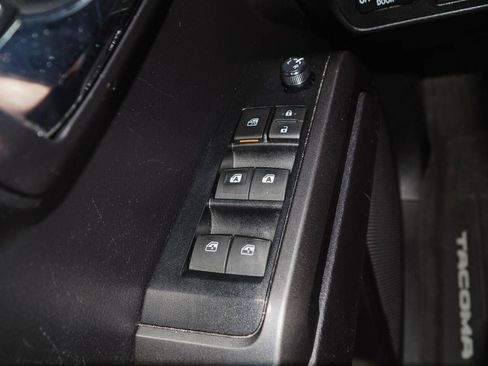 Used 2020 Toyota Tacoma TRD Sport AWD/4WD image 17