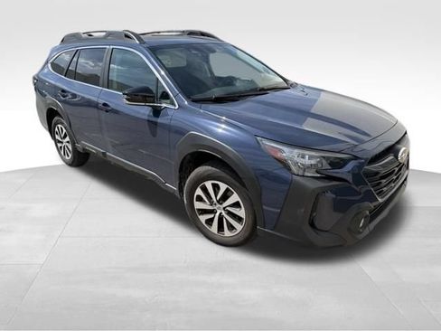 Used 2025 Subaru Outback Premium AWD/4WD image 1