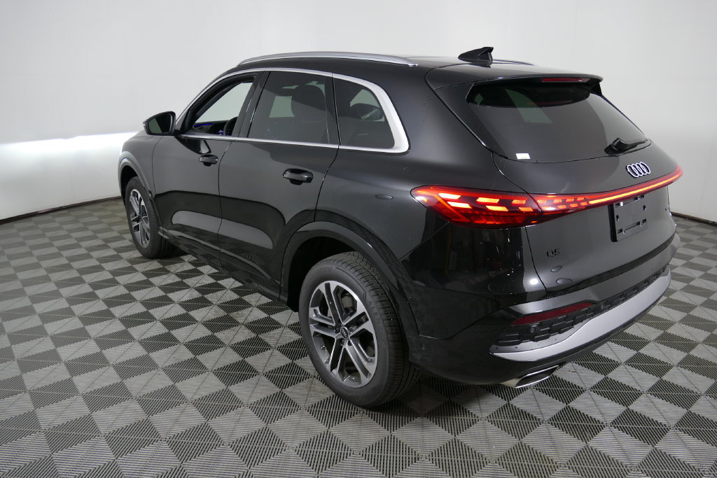 Certified 2025 Audi Q5 Premium w/ Convenience Package AWD/4WD image 5