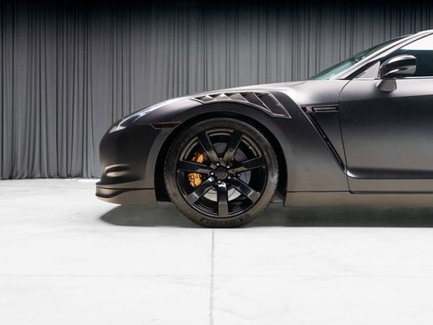 Used 2009 Nissan GT-R Premium AWD/4WD image 3