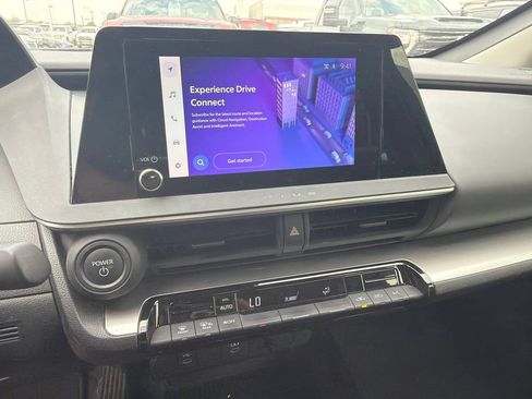 Used 2025 Toyota Prius LE FWD image 15