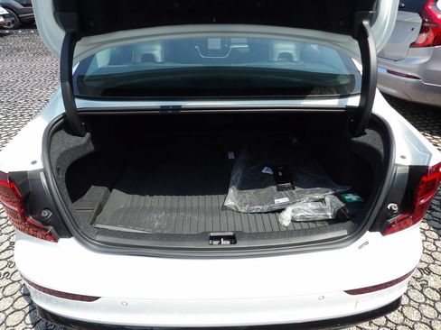Certified 2025 Volvo S60 B5 Core FWD image 25