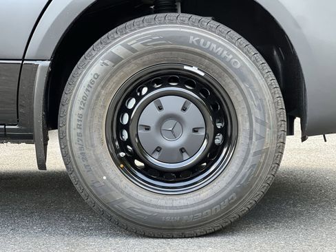 New 2025 Mercedes-Benz Sprinter 2500 image 10