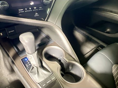 Used 2022 Toyota Camry SE image 17