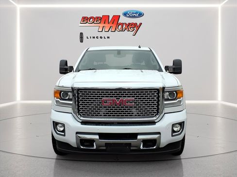 Used 2015 GMC Sierra 2500 Denali image 2