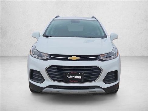 Used 2020 Chevrolet Trax LT w/ LT Convenience Package FWD image 2