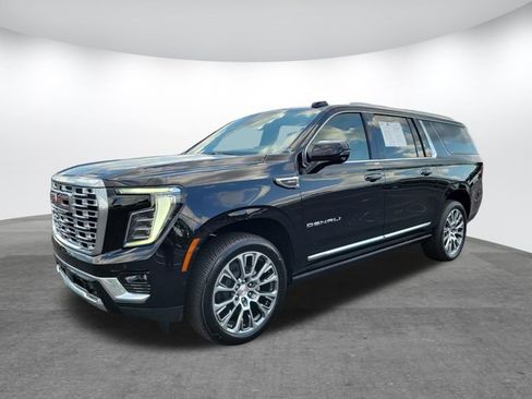 Used 2026 GMC Yukon XL Denali w/ Sun & Power Step Package RWD image 3