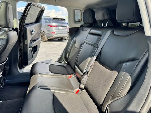 Used 2018 Jeep Compass Latitude w/ Popular Equipment Group AWD/4WD image 19