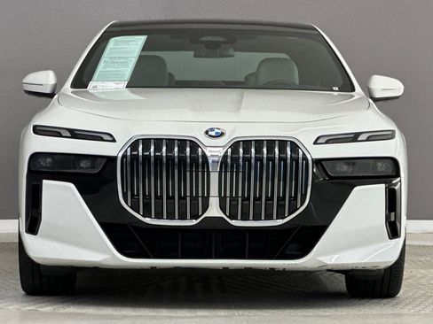 Used 2023 BMW 740i RWD image 6