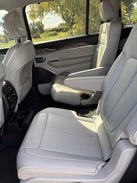 Certified 2022 Jeep Grand Cherokee L Overland w/ Luxury Tech Group IV AWD/4WD image 12