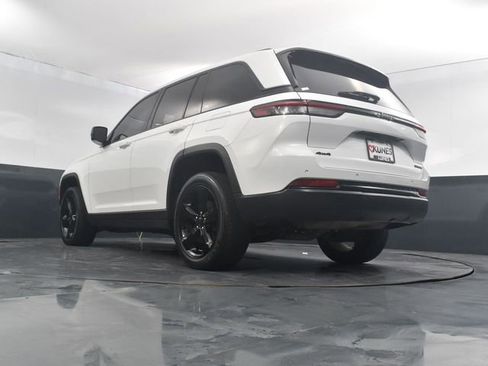 Used 2023 Jeep Grand Cherokee Limited w/ Black Appearance Package image 49