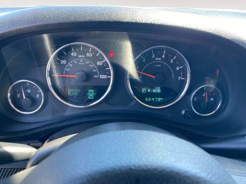 Used 2017 Jeep Wrangler Sahara w/ Dual Top Group AWD/4WD image 20