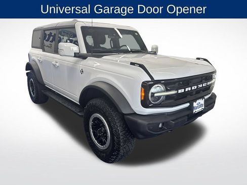 Used 2022 Ford Bronco Outer Banks w/ Sasquatch Package AWD/4WD image 8