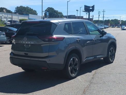 Used 2025 Nissan Rogue SV AWD/4WD image 3