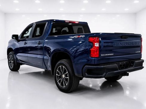 Used 2020 Chevrolet Silverado 1500 Custom w/ Custom Value Package AWD/4WD image 3