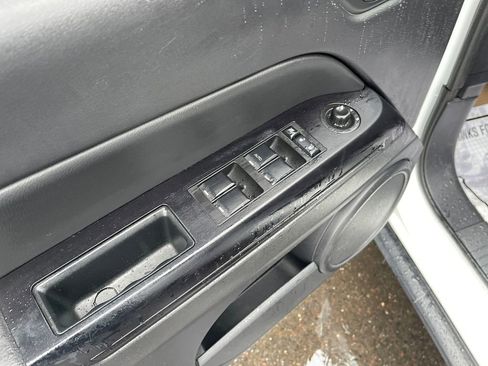 Used 2017 Jeep Compass Sport w/ Power Value Group image 16