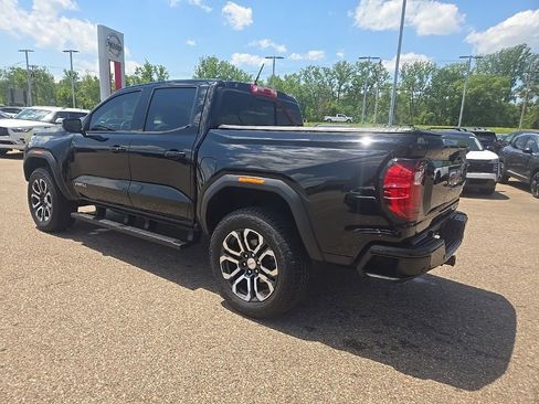 Used 2023 GMC Canyon AT4 w/ AT4 Premium Package AWD/4WD image 5