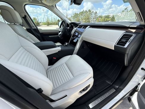 Used 2025 Land Rover Discovery Dynamic SE AWD/4WD image 15