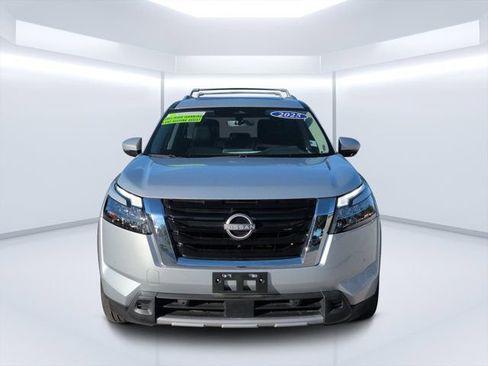 Used 2025 Nissan Pathfinder SL w/ SL Premium Package FWD image 8