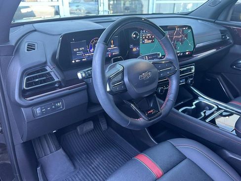 Used 2025 Chevrolet Traverse RS image 11