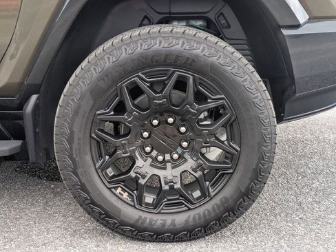 Used 2025 GMC Hummer EV 2X AWD/4WD image 9