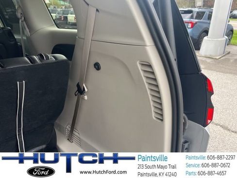 Used 2024 Chrysler Pacifica Touring-L FWD image 13