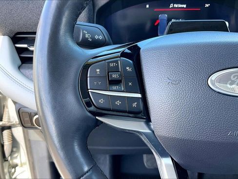 Used 2025 Ford Explorer Platinum w/ Ultimate Package image 16