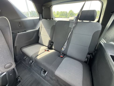 Used 2023 Chevrolet Traverse LT FWD image 23
