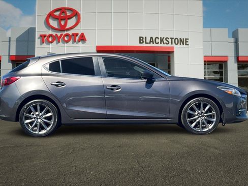 Used 2018 MAZDA MAZDA3 Grand Touring FWD image 2