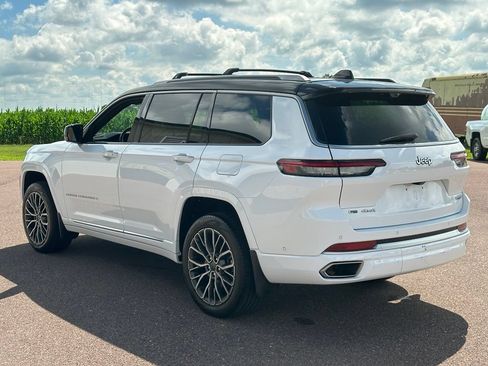 Used 2023 Jeep Grand Cherokee L Summit AWD/4WD image 5