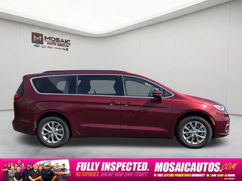 Used 2022 Chrysler Pacifica Touring-L AWD/4WD image 2