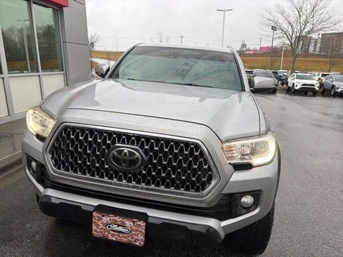 Used 2019 Toyota Tacoma TRD Off-Road image 3